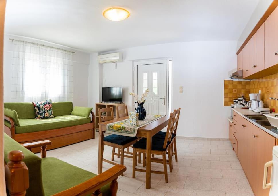 קאלאבאקה Central Little Home מראה חיצוני תמונה